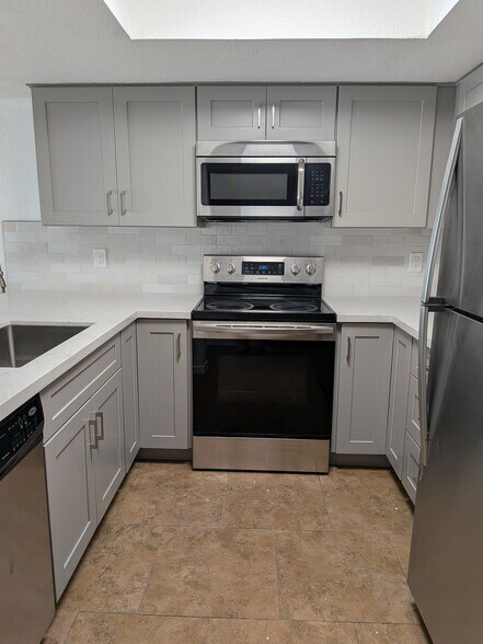 Building Photo - 122 S Hardy Dr