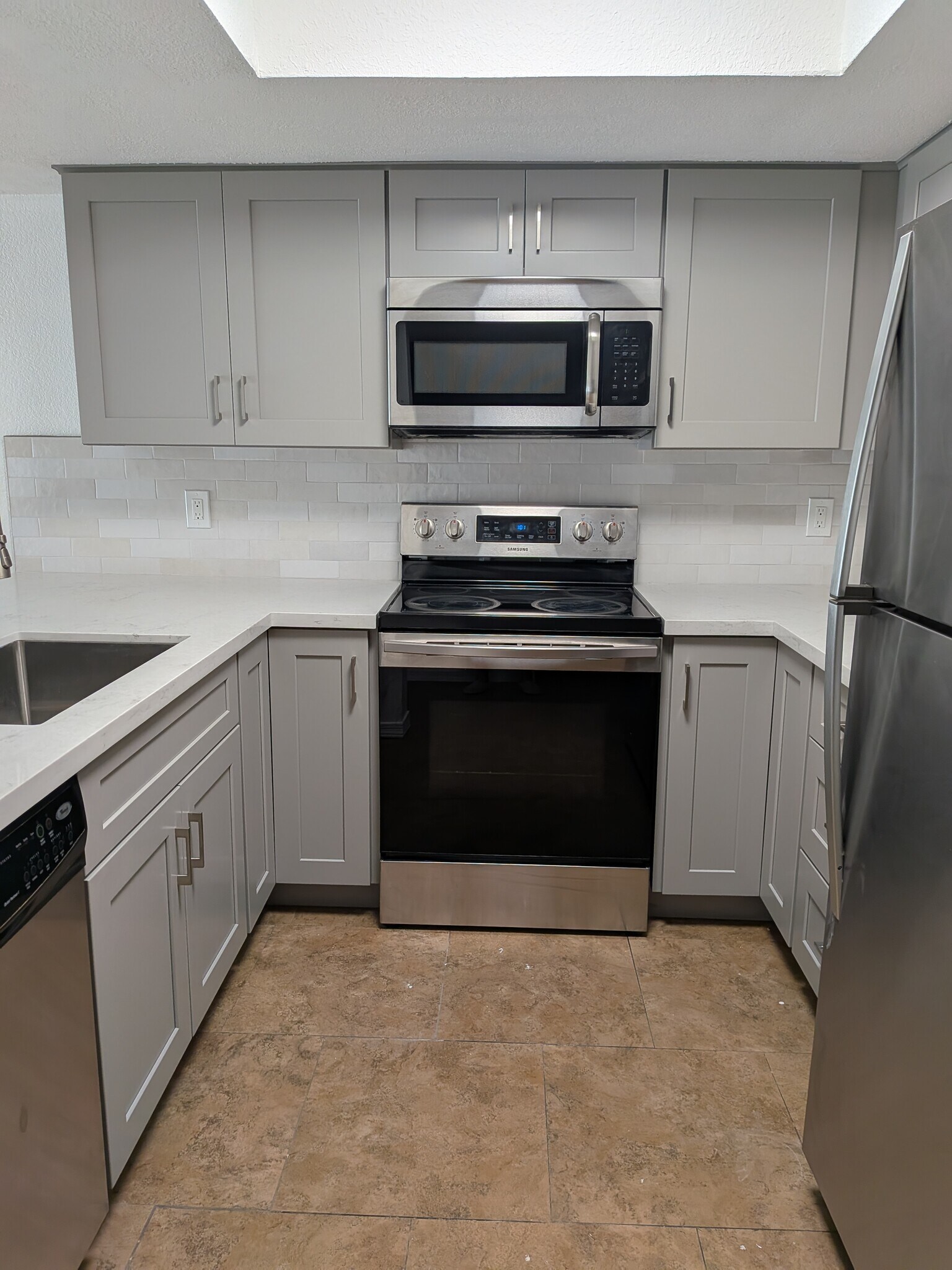 Building Photo - 122 S Hardy Dr