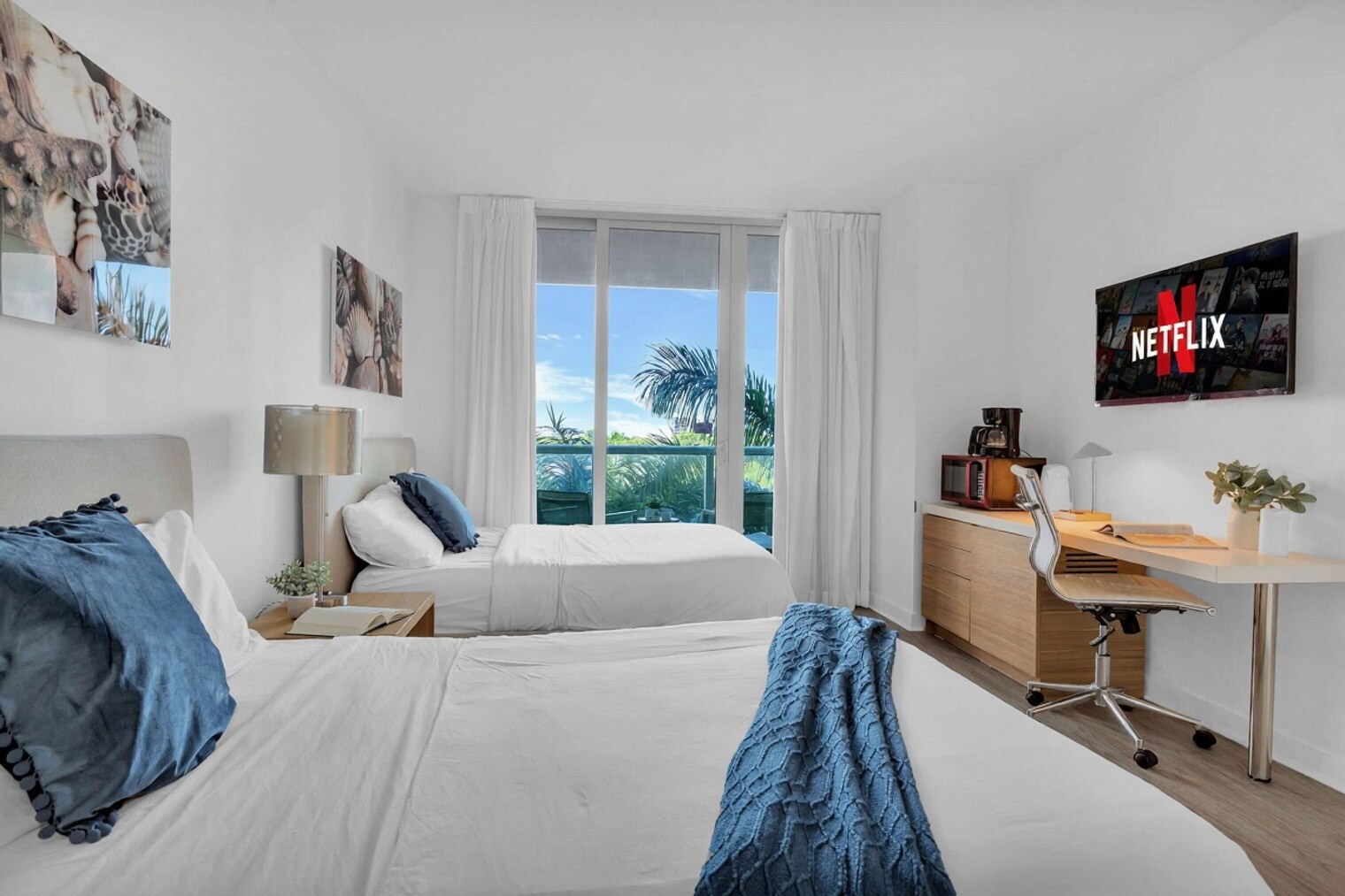 Building Photo - 2602 E Hallandale Beach Blvd