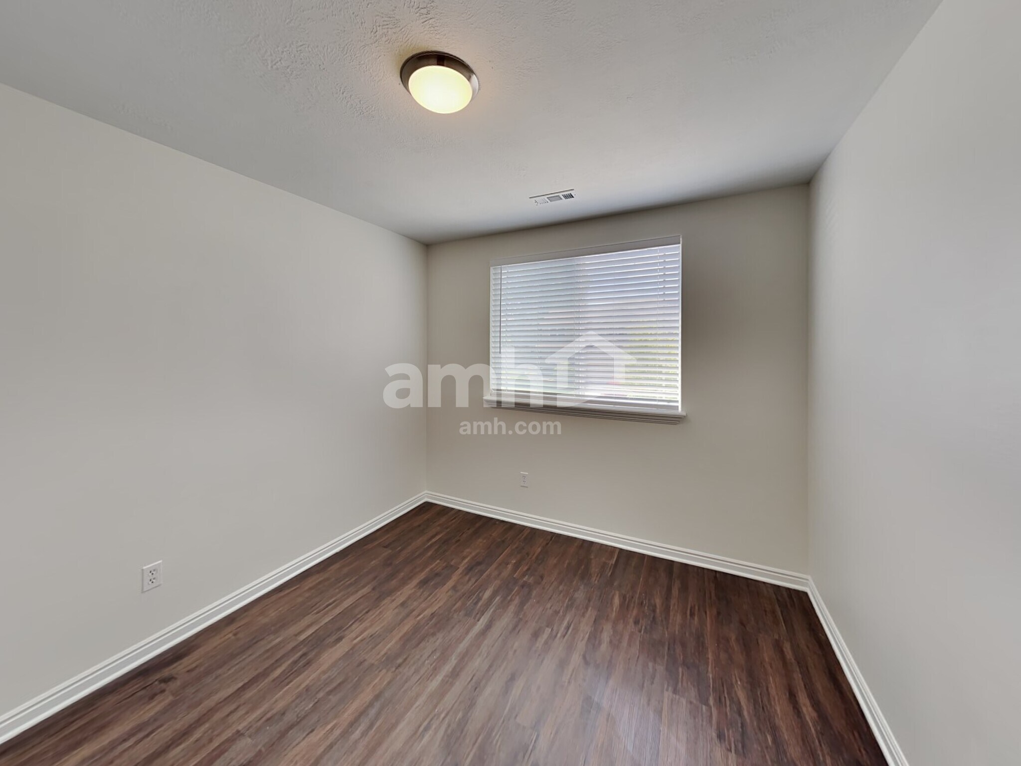 Building Photo - 2075 Ficus Way