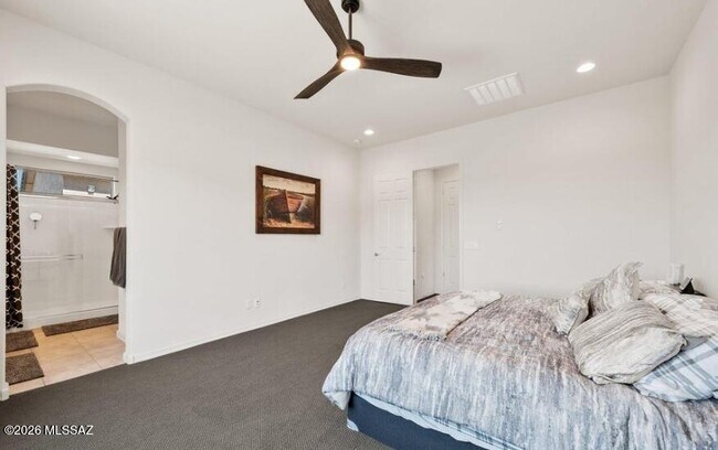 Building Photo - 719 E Danum Vly Dr