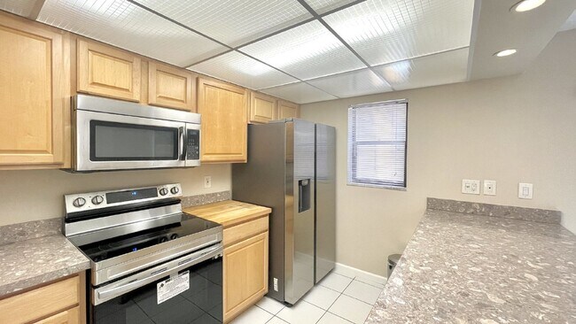 Building Photo - 501 Sandtree Dr