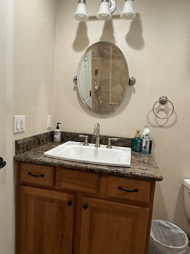 Building Photo - Riverfront 2BR Condo Great Views, Luxury Furnished incl UTILITIES