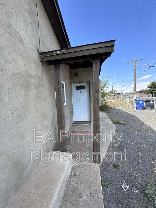 Building Photo - 419 Atrisco Dr SW