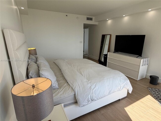 Building Photo - 20191 E Country Club Dr