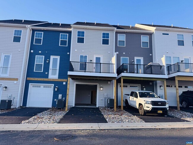 Building Photo - 2225 Woodburn Rd