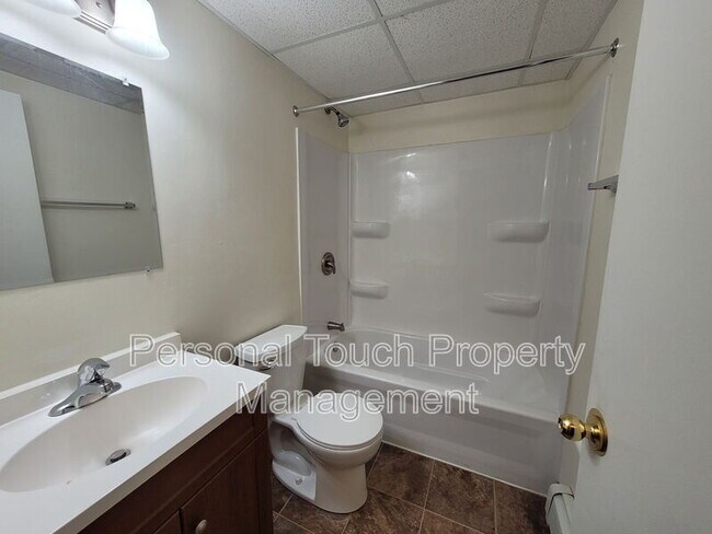 Building Photo - 132 6th Ave N