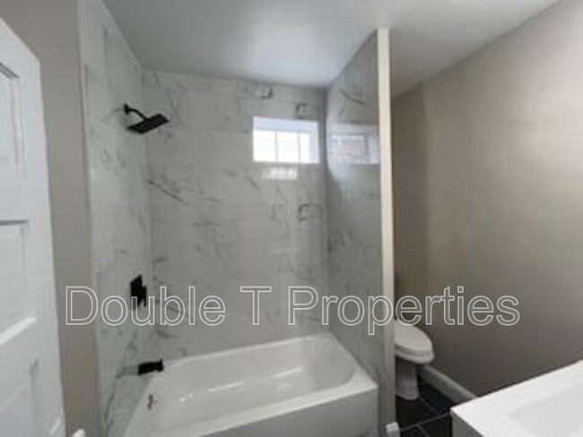 Building Photo - 3406 Wilkens Ave