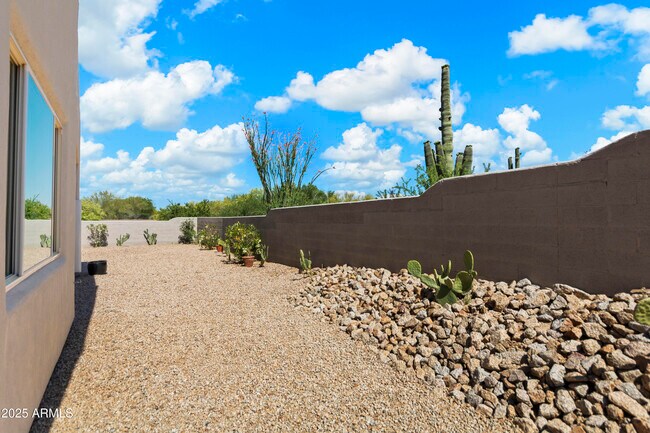 Building Photo - 11318 E White Feather Ln