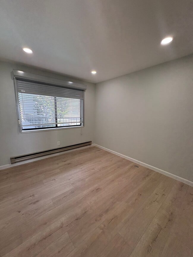 Building Photo - Remodeled Coastal Condo with Panoramic Ocean Views – One Block from New Brighton Beach