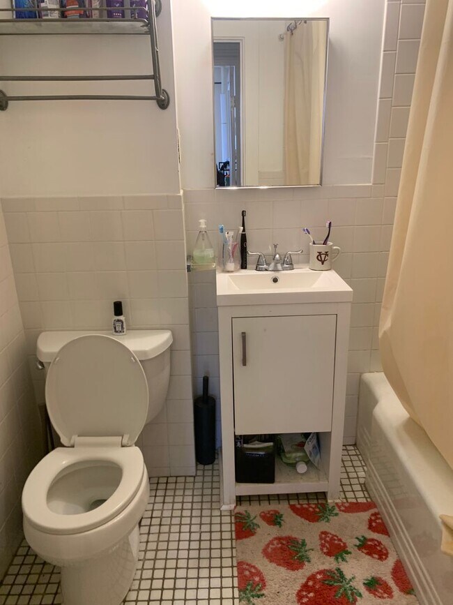 Building Photo - 7 Fuller St