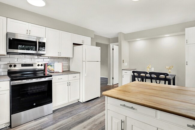 Building Photo - 303 E 4th St