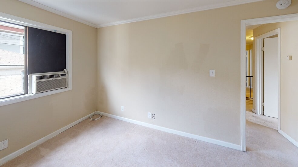 Building Photo - 669 35th St