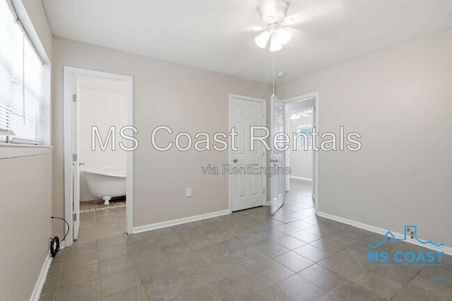 Building Photo - 105 N Ida Ln