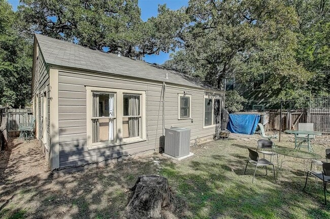 Building Photo - 1305 Newfield Ln