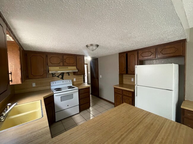Building Photo - 7219 Edenborough Dr