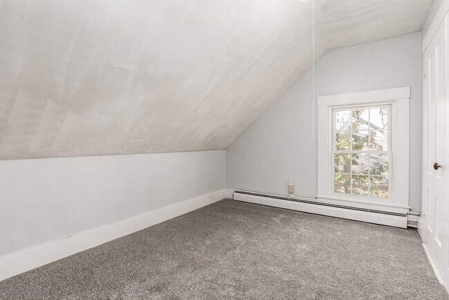 Building Photo - 179 Main St