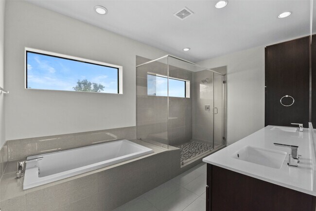 Building Photo - 2109 Winbern St