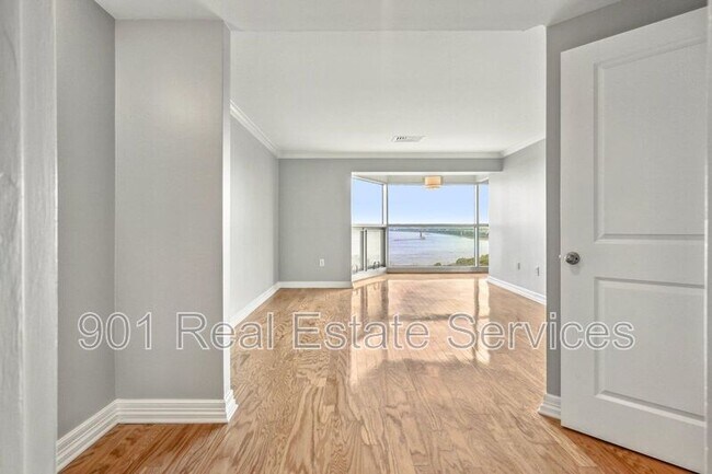 Building Photo - 655 Riverside Dr
