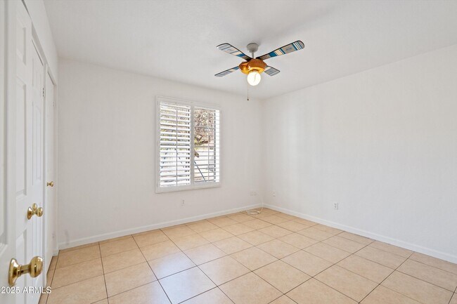Building Photo - 7250 E Paradise Dr