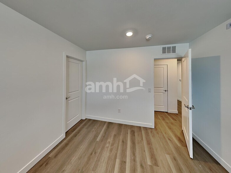 Building Photo - 9653 N Rancho Lozano
