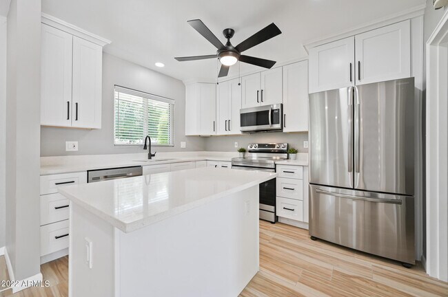 Building Photo - 1226 W Rancho Dr