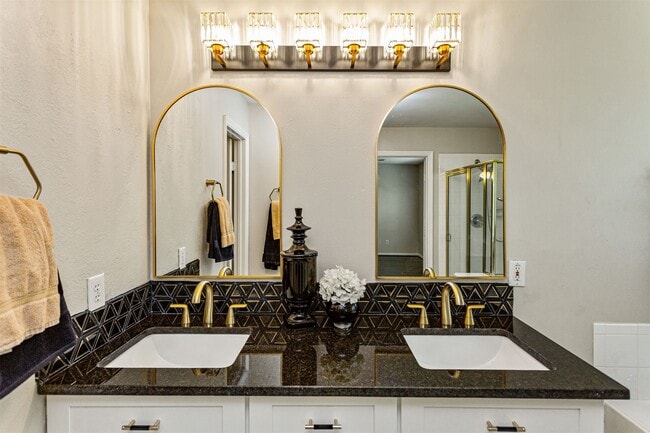 Building Photo - 3131 Stratford Pointe Dr