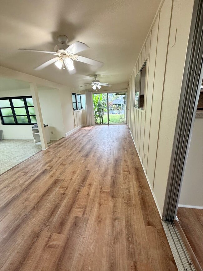 Building Photo - Spacious 3/2 in Club View Estates