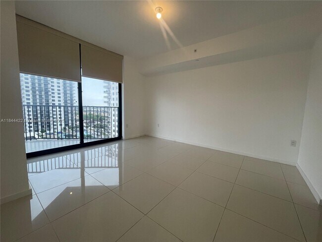 Building Photo - 5252 NW 85th Ave