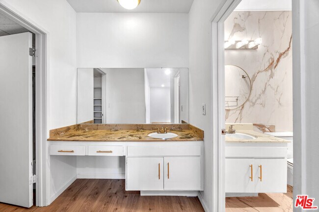 Building Photo - 14144 Dickens St