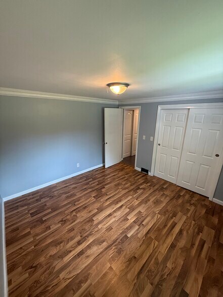 Building Photo - 1090 Stolle Rd