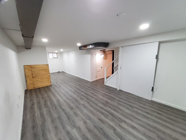 Building Photo - 1100 Columbia Pl