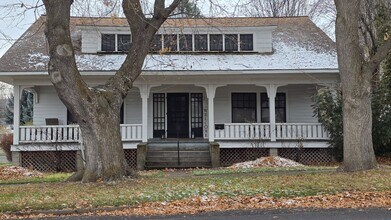 Building Photo - Great home in central La Grande