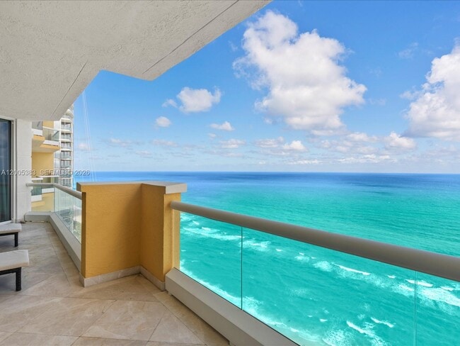 Building Photo - 17875 Collins Ave