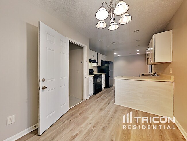 Building Photo - 1027 Chapman Cir