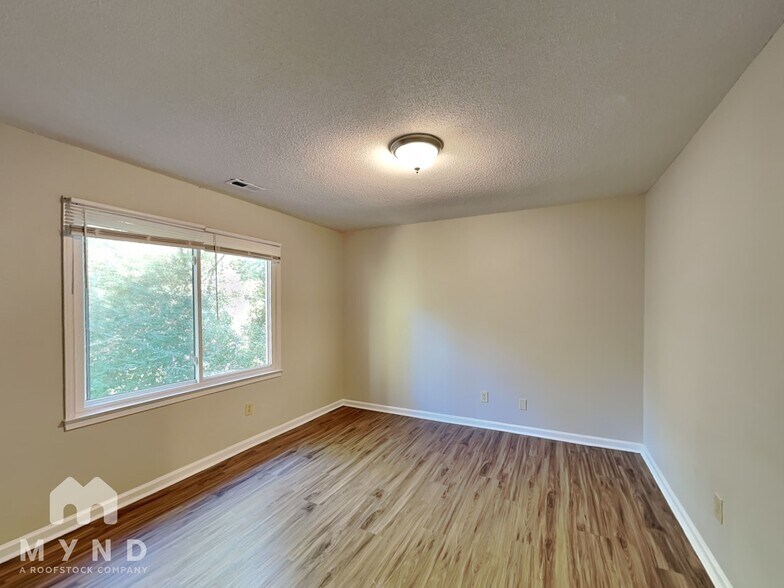 Building Photo - 4812 Kaplan Dr