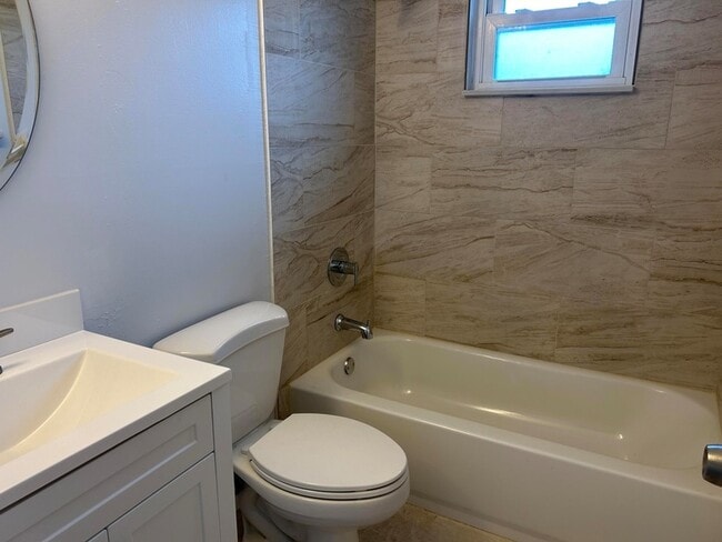 Building Photo - 971 Gulfport Rd SE