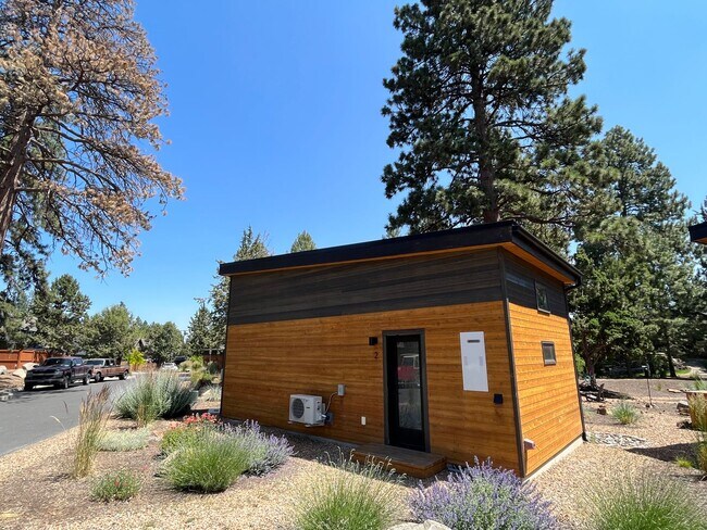 Building Photo - 1 Bed/1 Bath Tiny Home in SE Bend - Wizard...