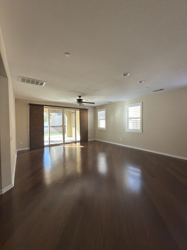 Building Photo - Chervil Way