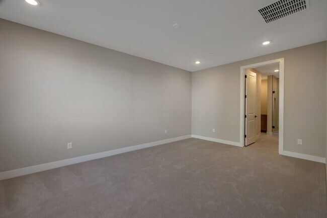 Building Photo - 2121 W Sonoran Desert Dr