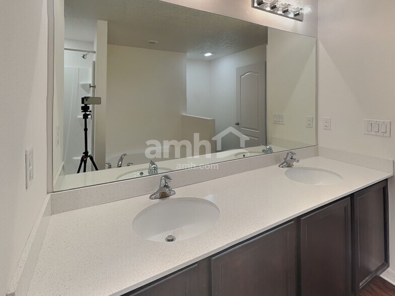 Building Photo - 833 Chatham Walk Dr