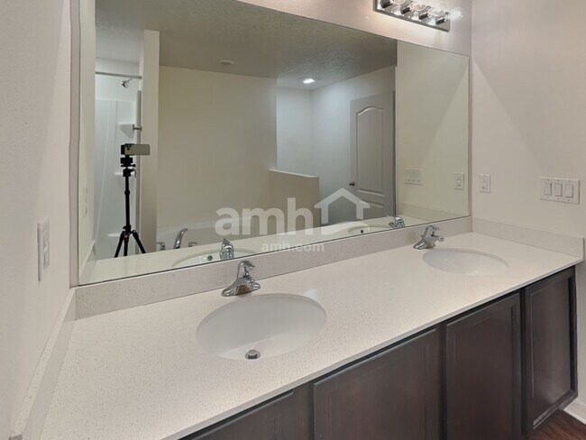 Building Photo - 833 Chatham Walk Dr