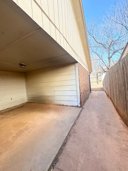 Building Photo - 9821 Larkspur Ln