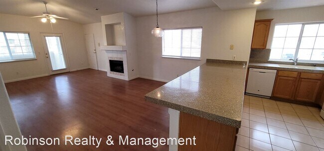 Building Photo - 2 br, 2 bath House - 3327 Erva St. Unit # 201