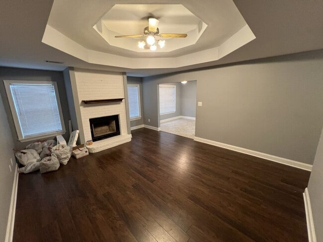 Building Photo - Must See!  Trendy 3 bedroom, 2 bath home i...