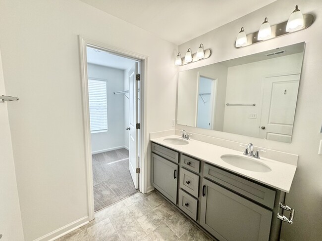 Building Photo - 3 br paired home with 2nd floor loft 2 car garage near I-40 and I-77