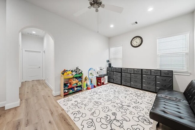 Building Photo - 3022 Maxroy St