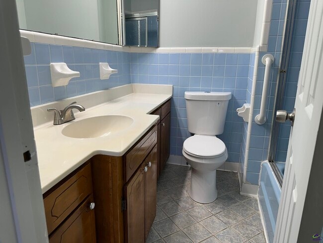 Building Photo - 1218 Creekwood Dr