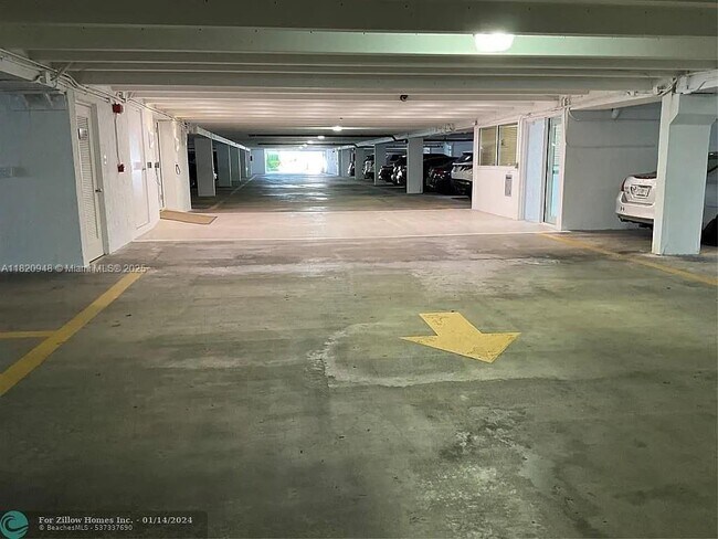Building Photo - 511 Bayshore Dr