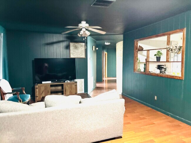 Building Photo - 4901 Timber Ln